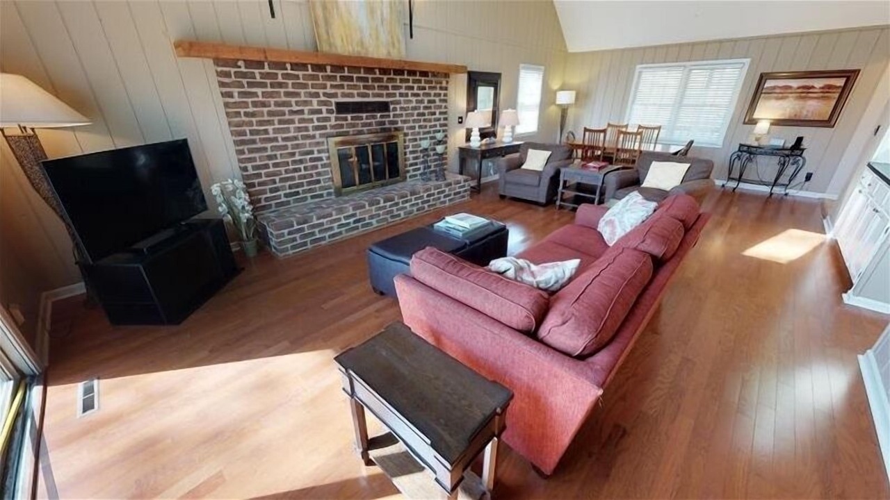 Photo of Livingroom in Huddleston