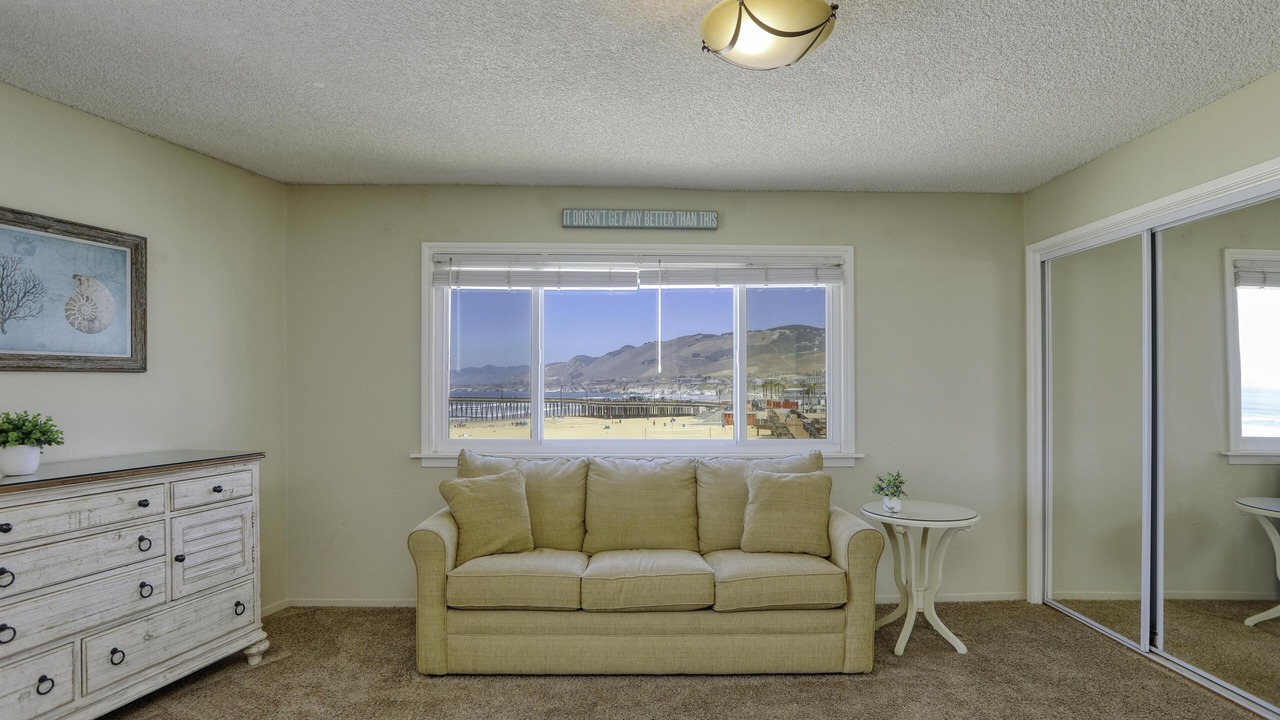 Photo of Livingroom in Downtown