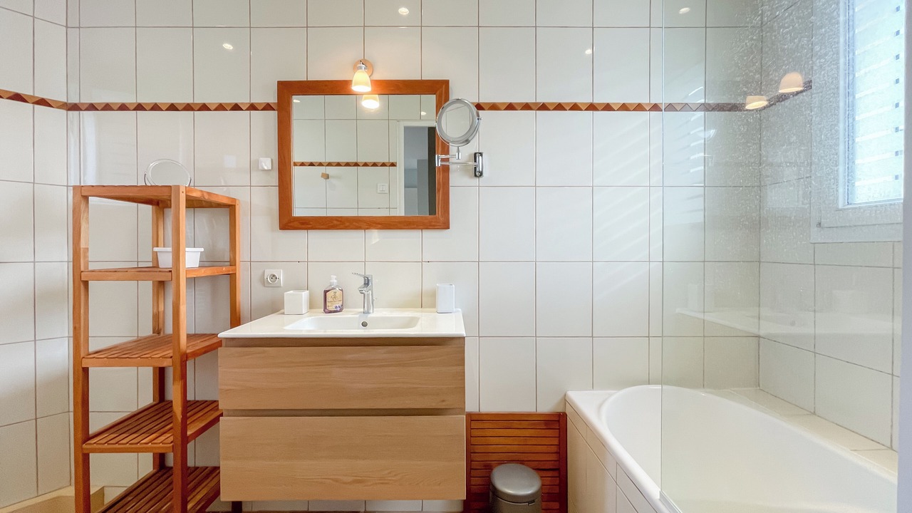 Photo of Bathroom in Deauville City Centre