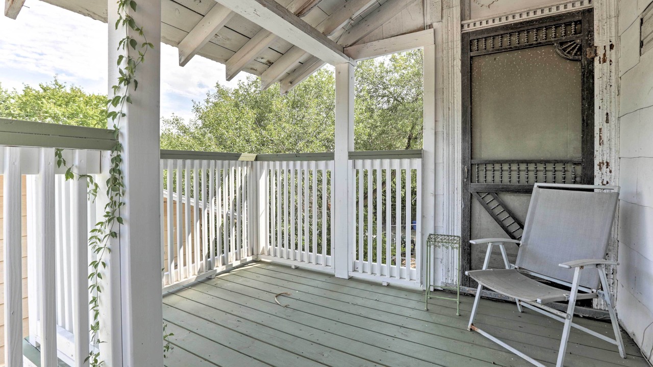 Photo of Patio Balcony in Northwest Los Angeles Heights