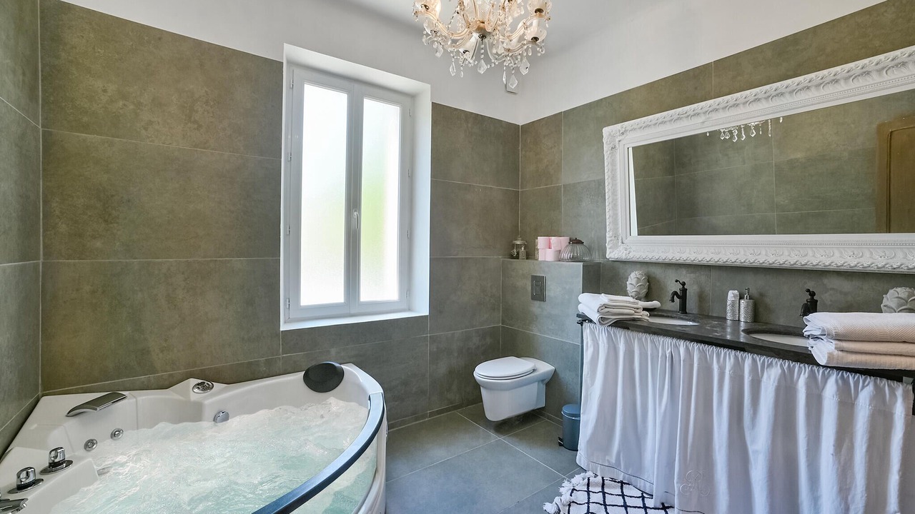 Photo of Bathroom in Vedene