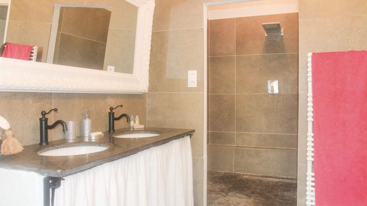 Photo of Bathroom in Vedene