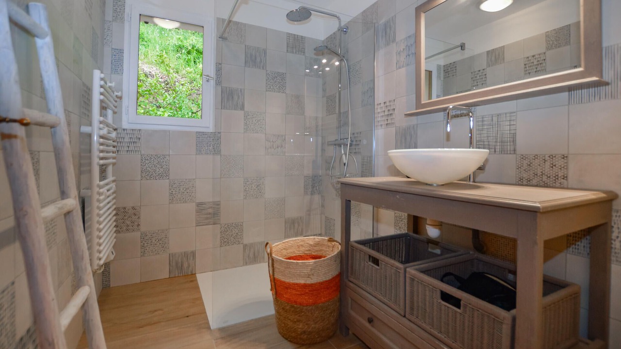 Photo of Others in Nessa