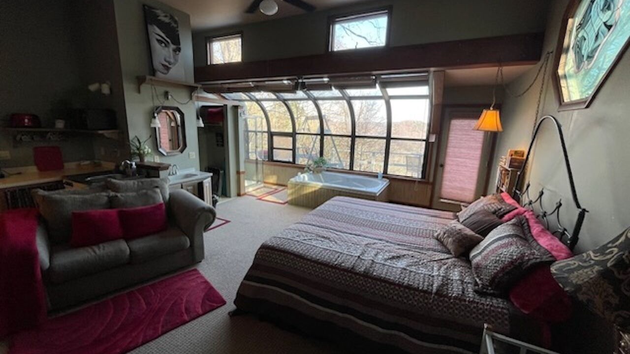 Photo of Bedroom in Eureka Springs