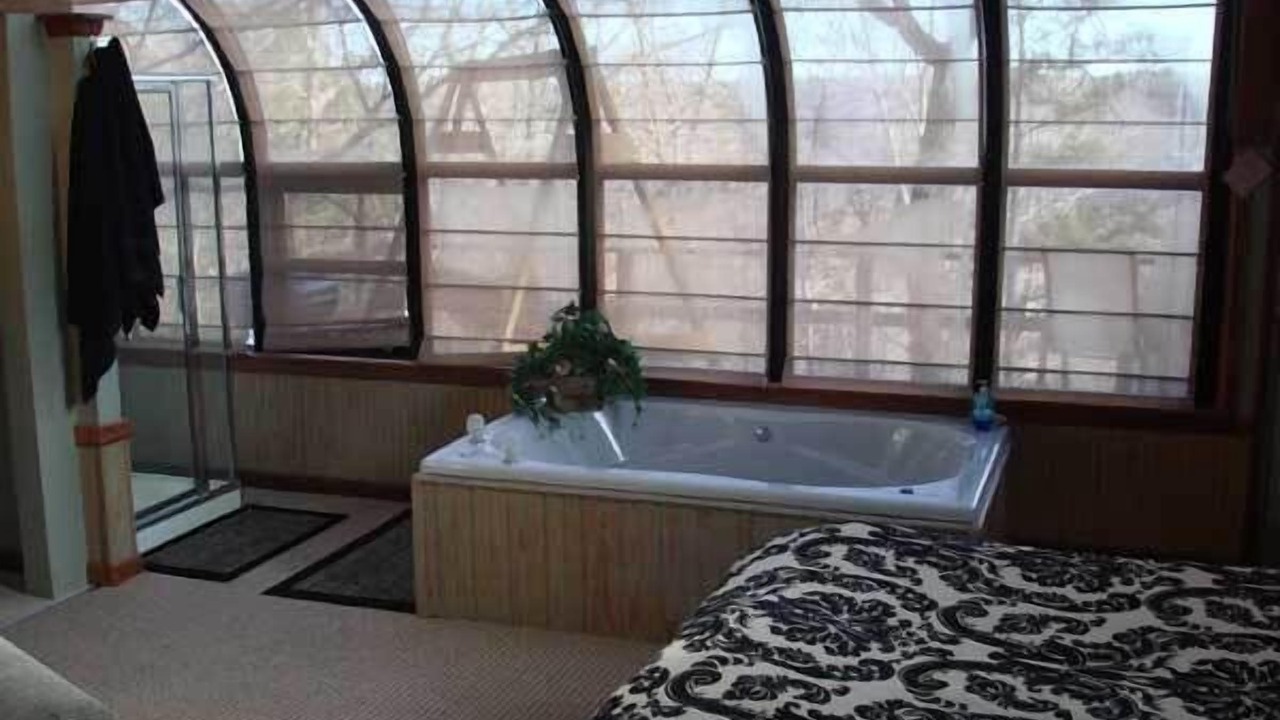 Photo of Bedroom in Eureka Springs