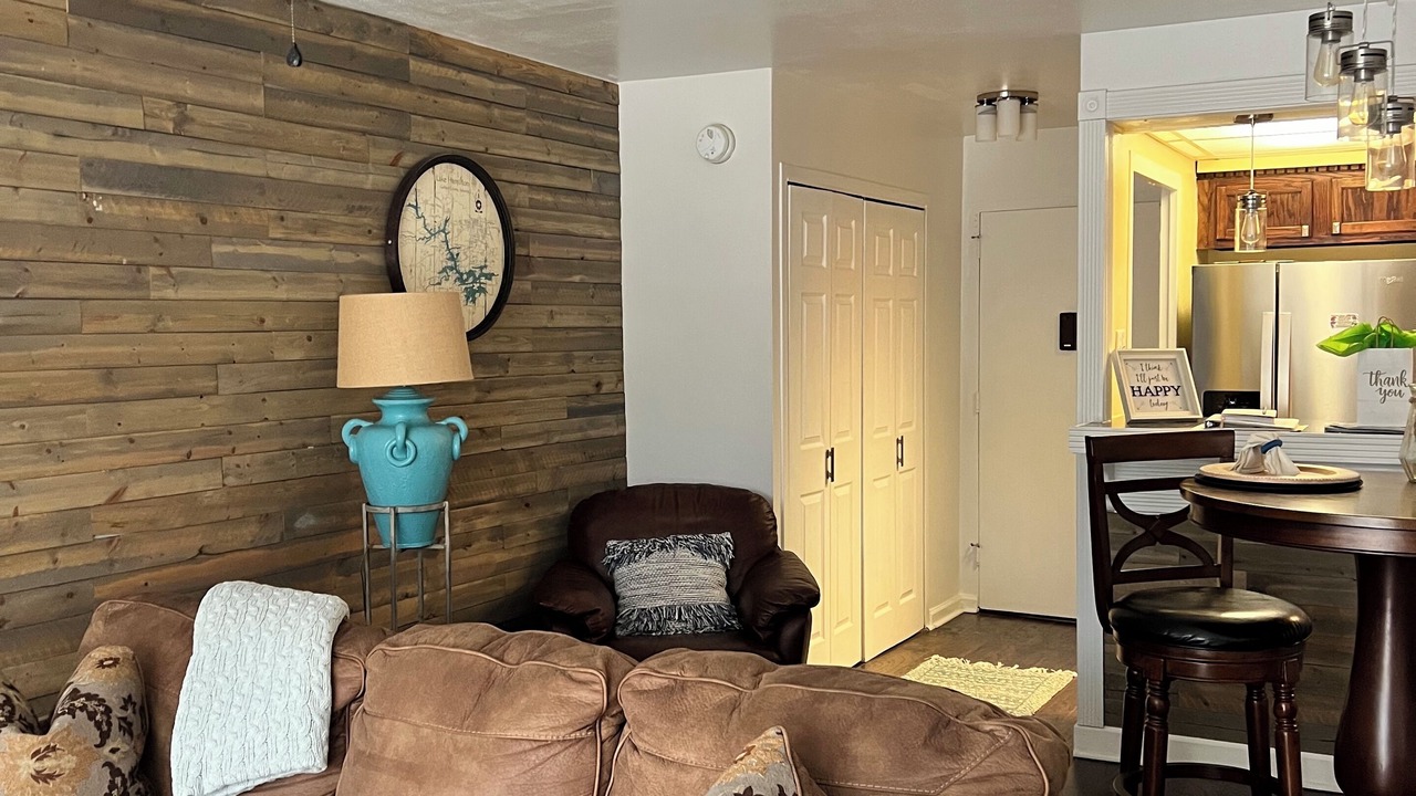 Photo of Livingroom in Mid America