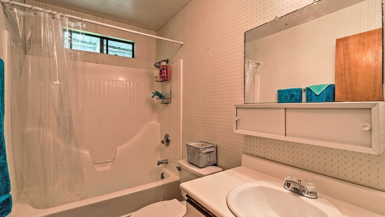 Photo of Bathroom in Naalehu