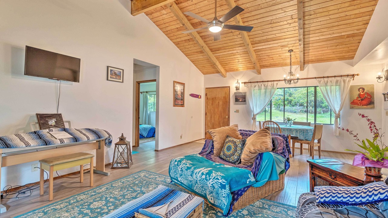 Photo of Livingroom in Naalehu