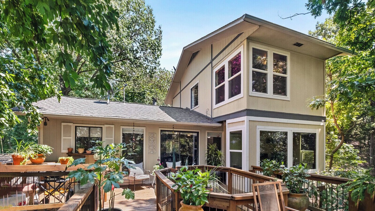 Photo of Patio Balcony in Sylvan Shores