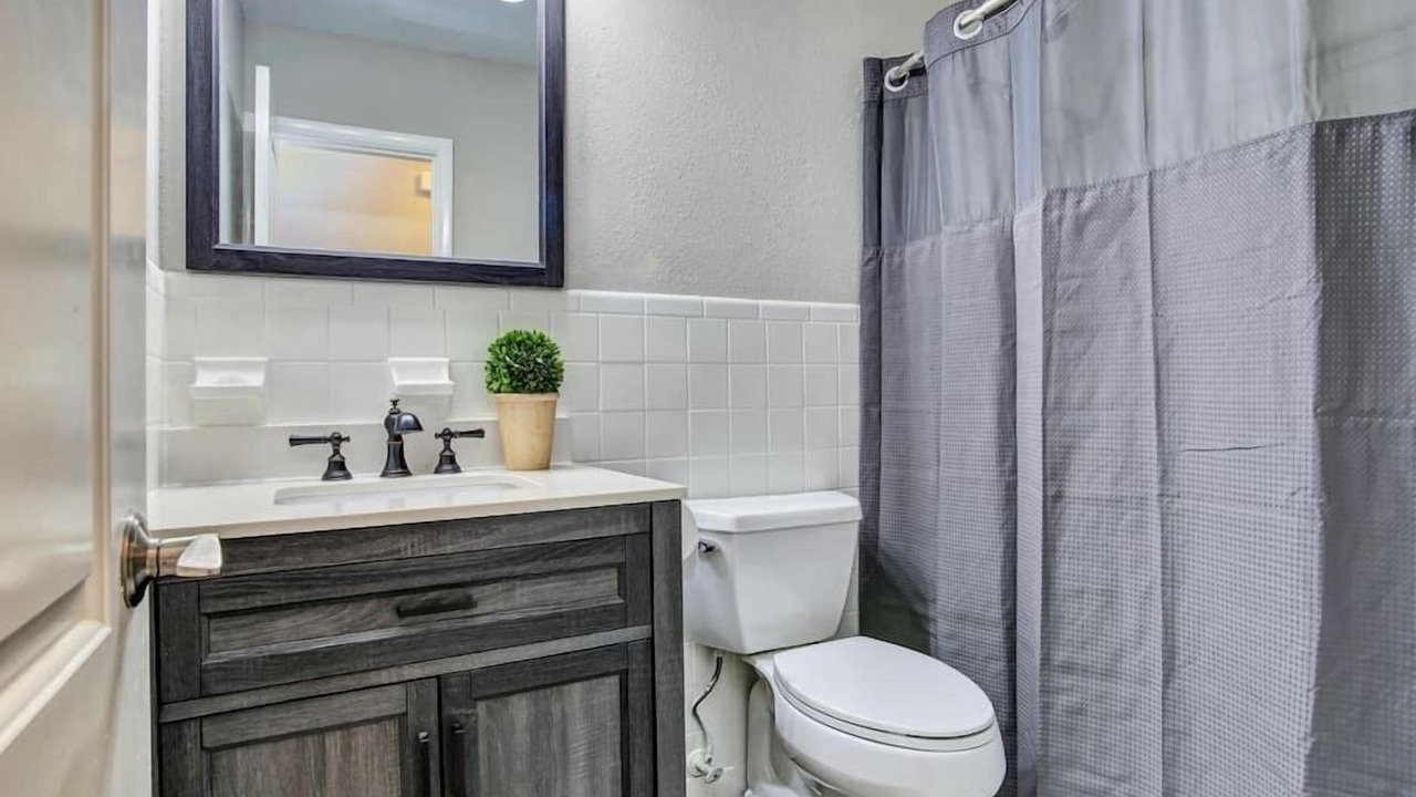 Photo of Bathroom in Orient Park