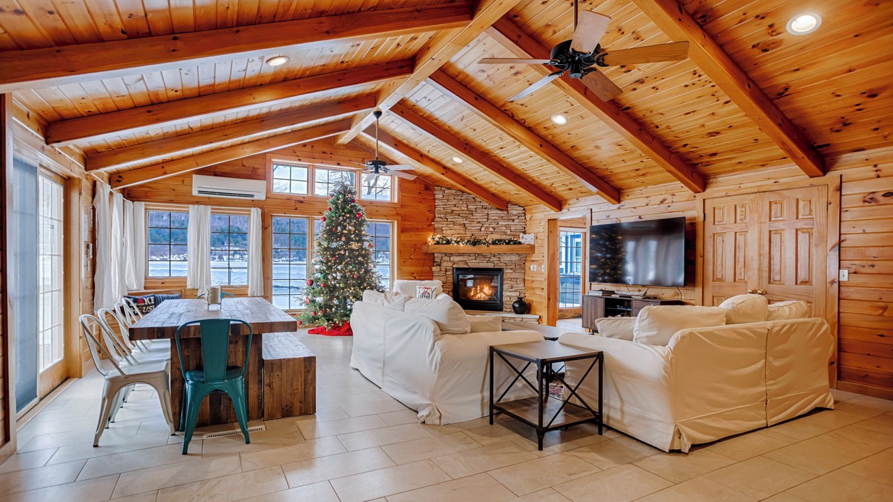 Photo of Livingroom in Honeoye