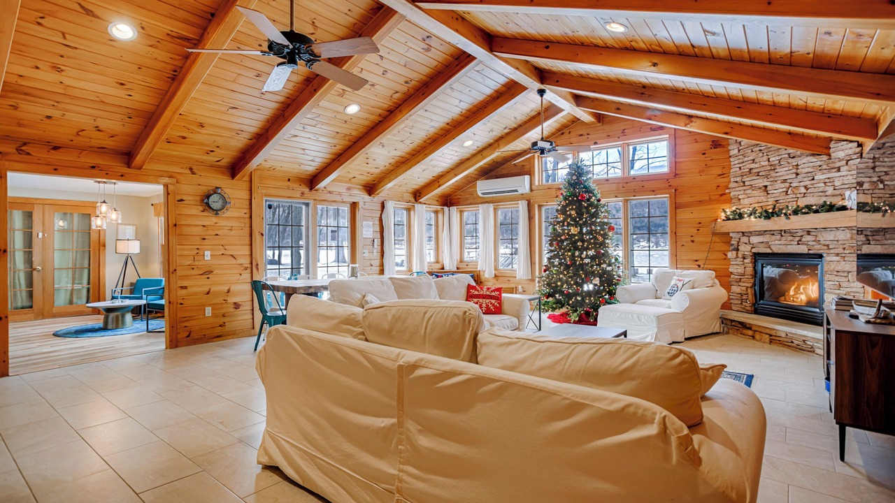 Photo of Livingroom in Honeoye