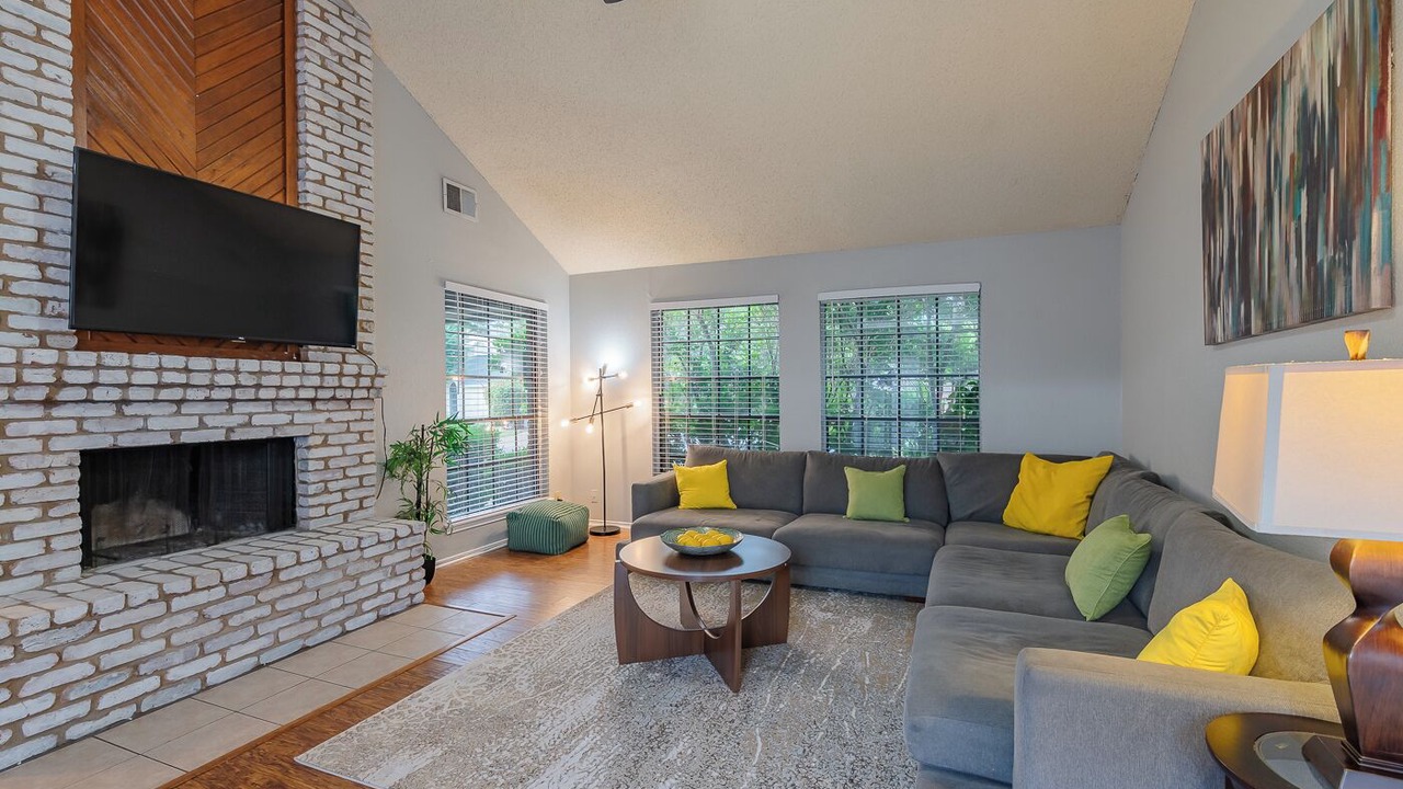 Photo of Livingroom in Riverbend of Camino Real