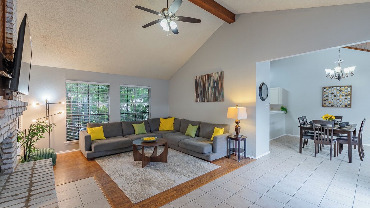 Photo of Livingroom in Riverbend of Camino Real