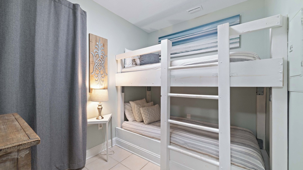 Photo of Bedroom in Gulf Shores