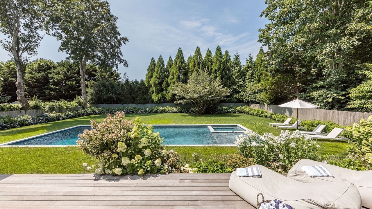 Photo of Outdoor in Amagansett Lanes