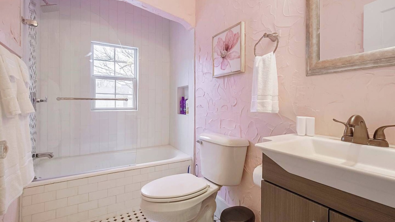 Photo of Bathroom in Central Oklahoma City
