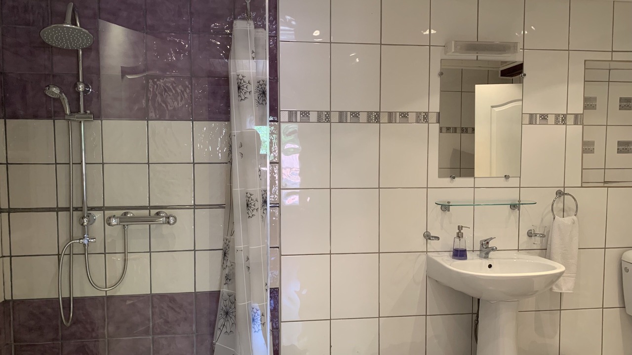 Photo of Bathroom in Galan