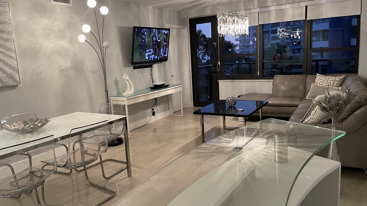 Photo of Livingroom in Mid Beach