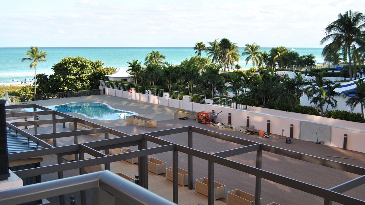 Photo of Patio Balcony in Mid Beach