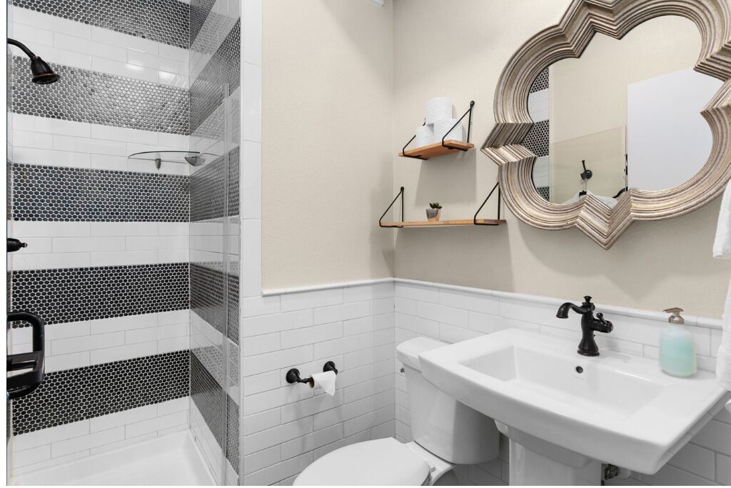 Photo of Bathroom in East Cesar Chavez