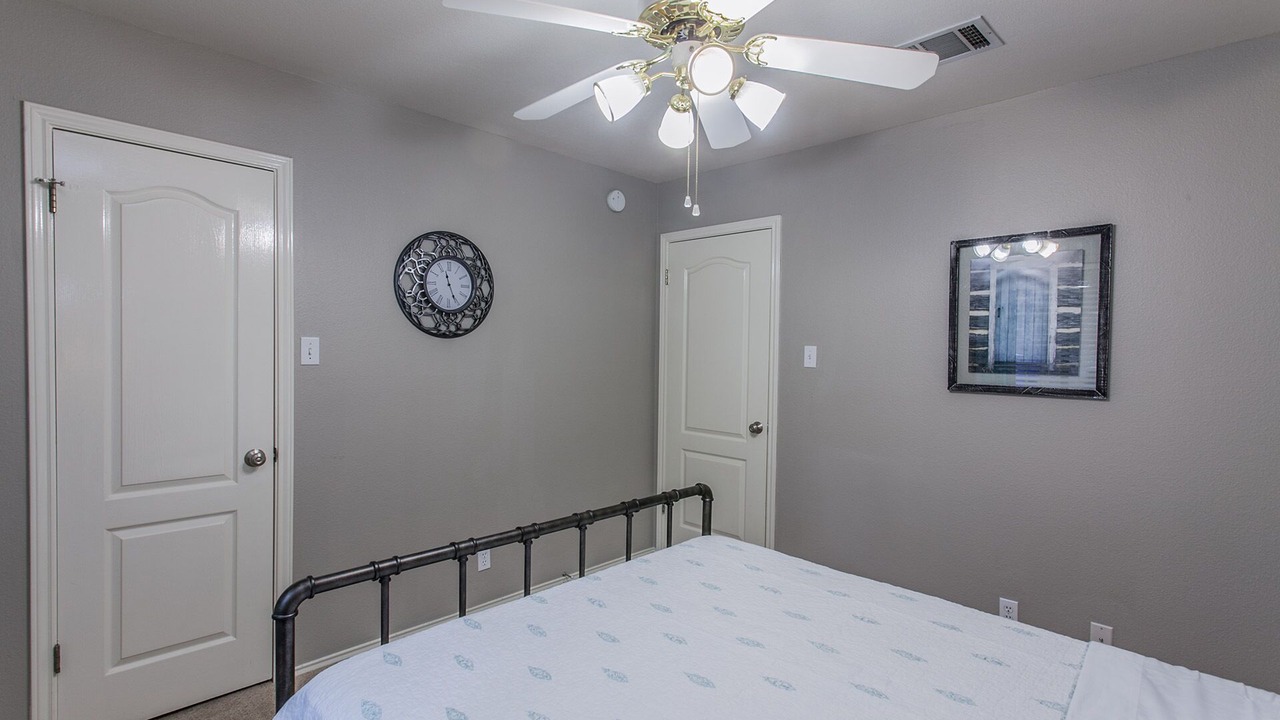 Photo of Bedroom in North Buttercup Creek