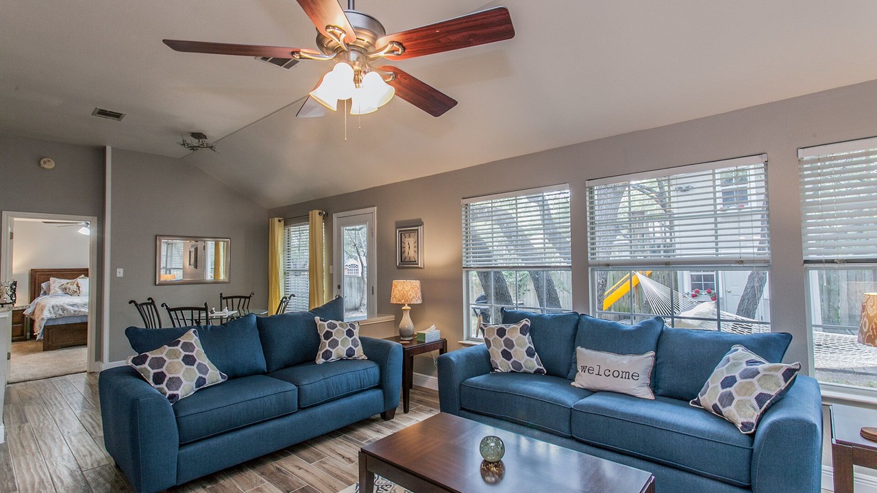 Photo of Livingroom in North Buttercup Creek