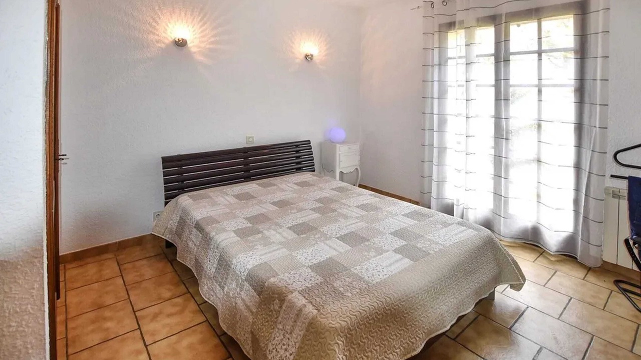 Photo of Bedroom in Loriol-du-Comtat