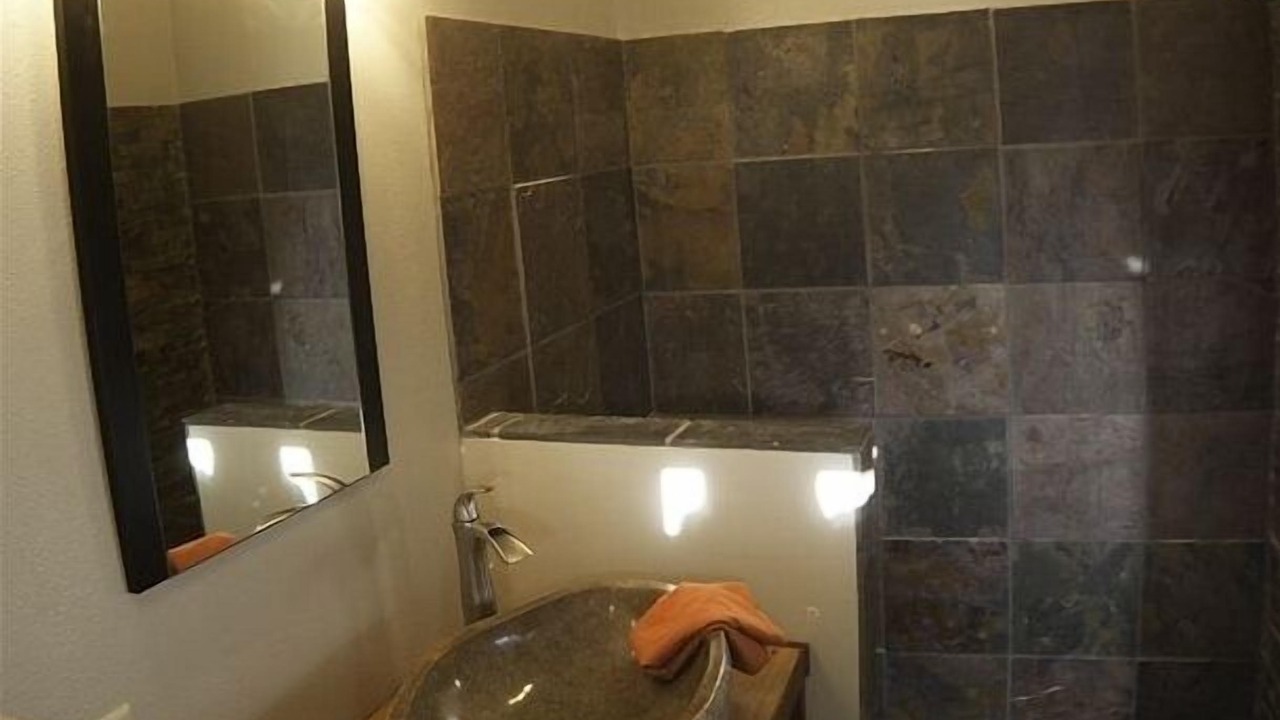Photo of Bathroom in Gardiner