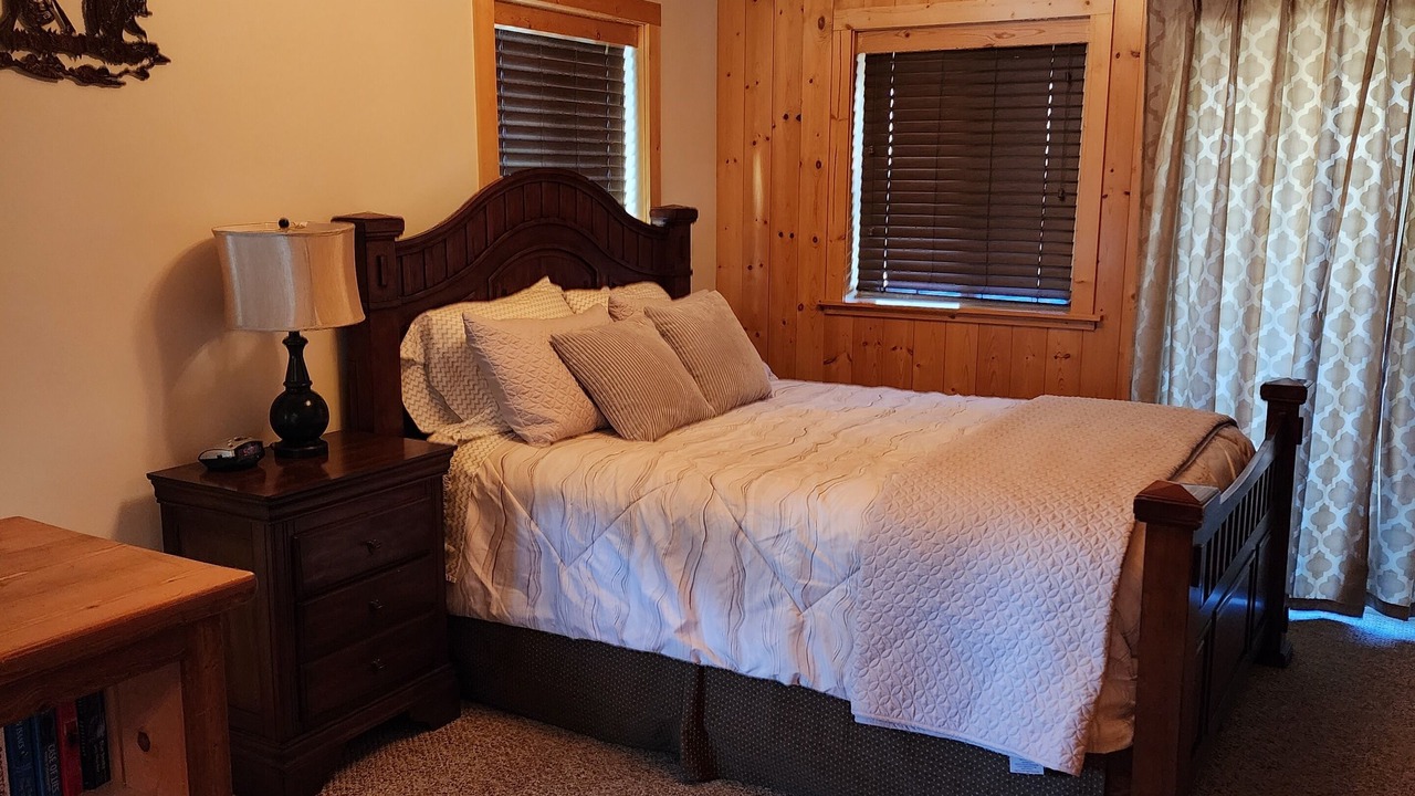 Photo of Bedroom in West Yellowstone