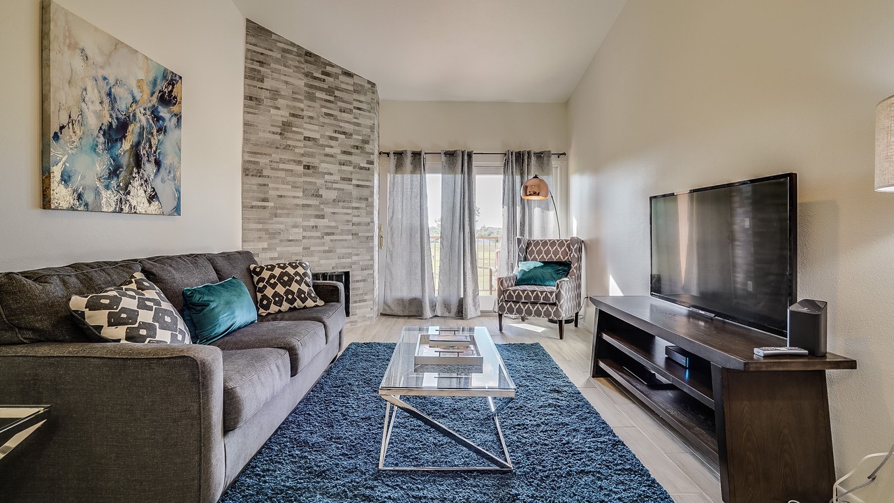 Photo of Livingroom in Entertainment District