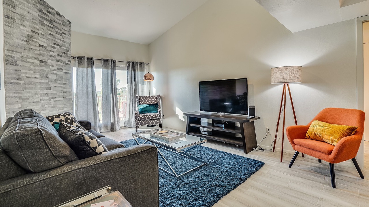 Photo of Livingroom in Entertainment District