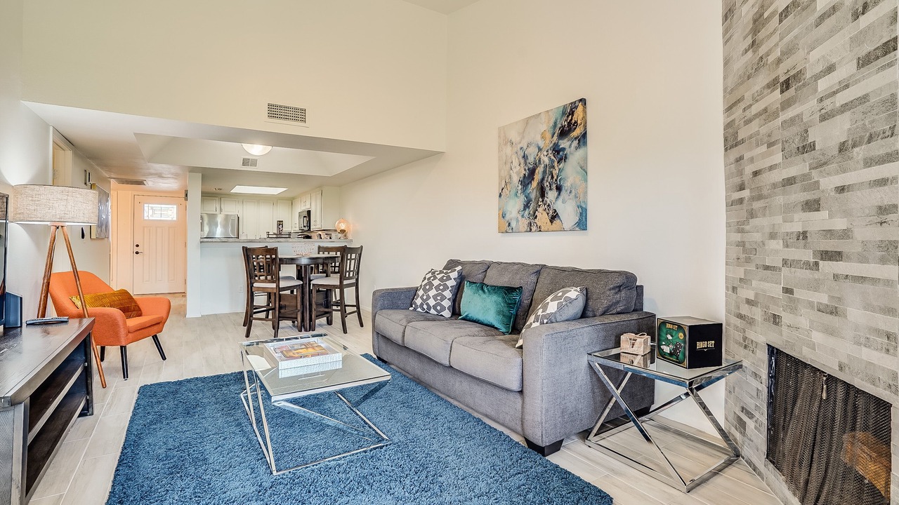 Photo of Livingroom in Entertainment District