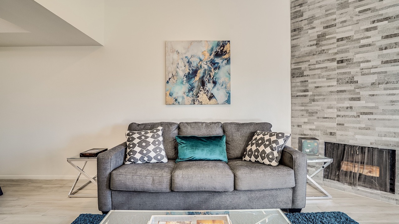 Photo of Livingroom in Entertainment District