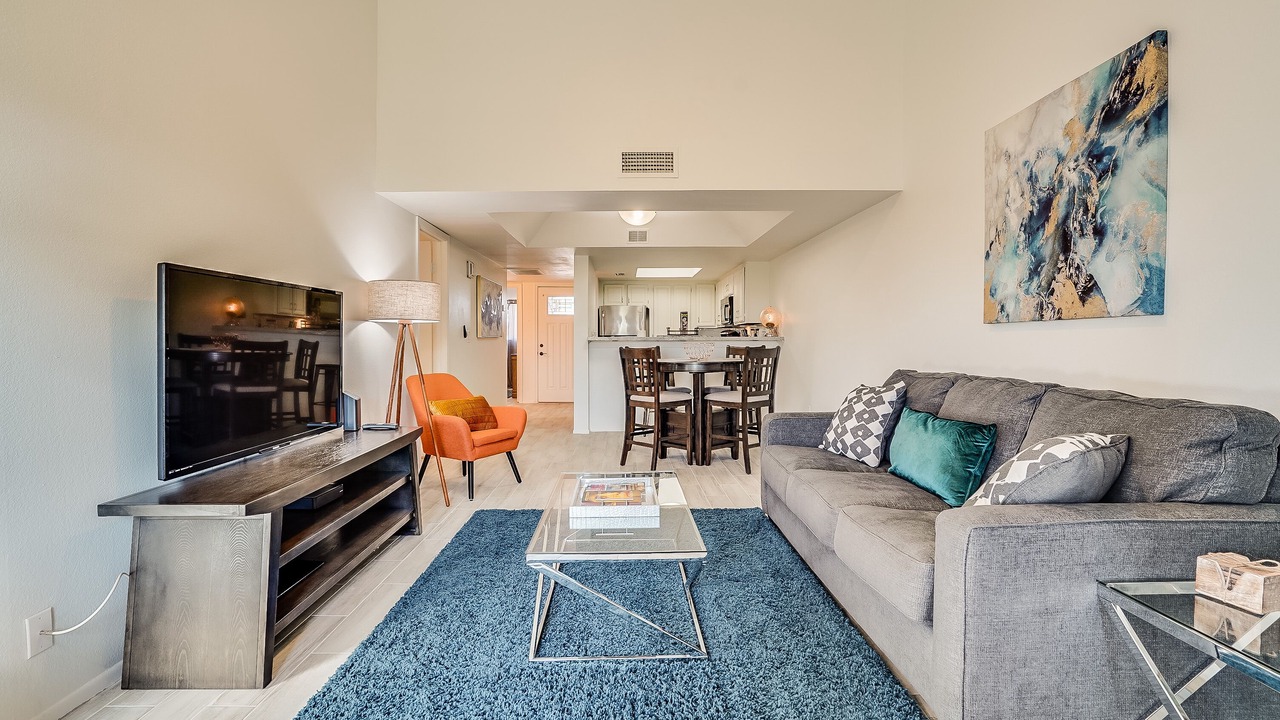 Photo of Livingroom in Entertainment District