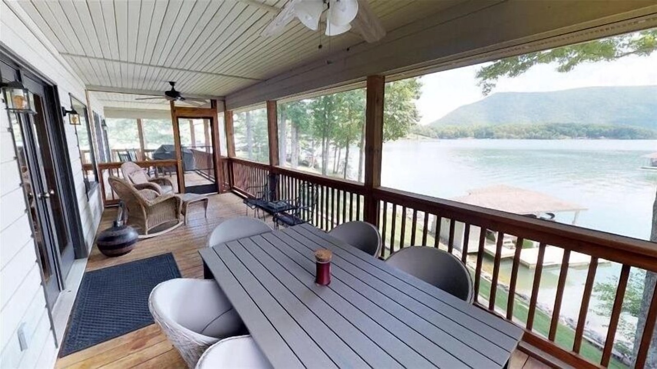 Photo of Outdoor in Huddleston
