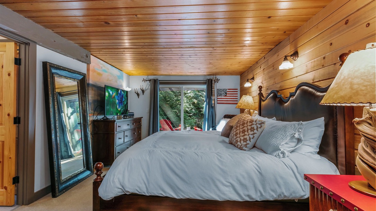 Photo of Bedroom in Black Butte Ranch