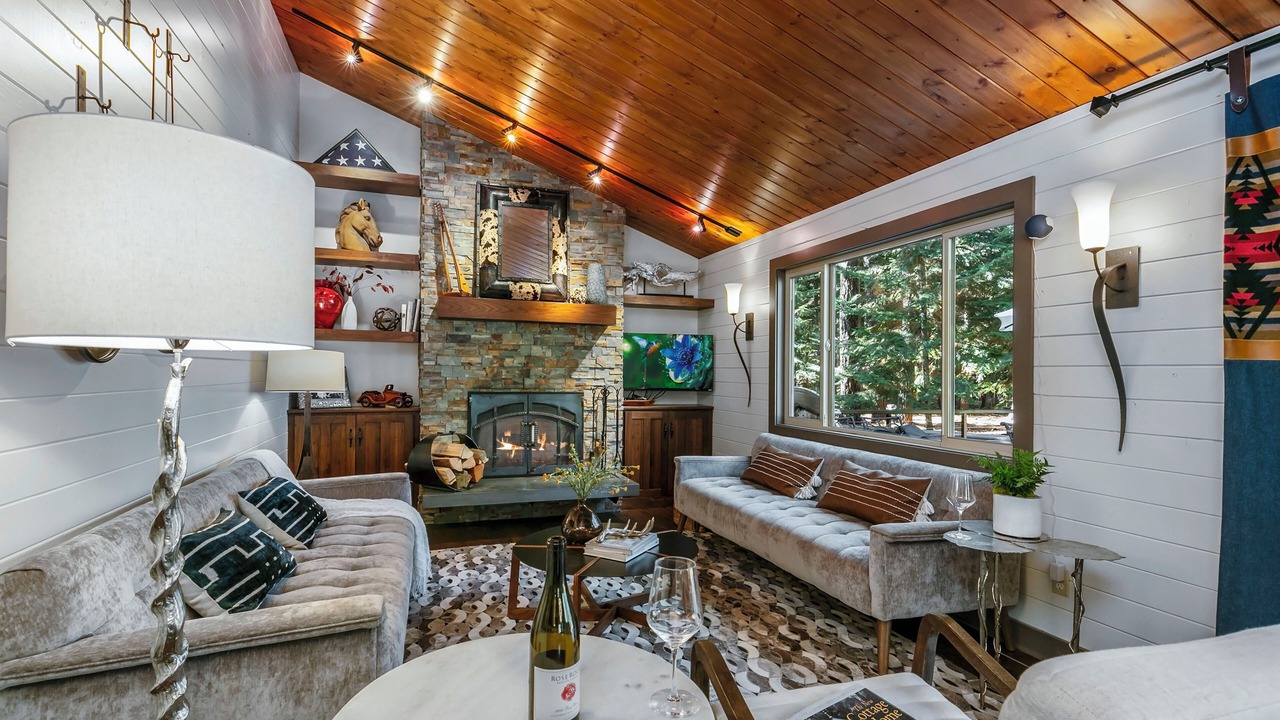 Photo of Livingroom in Black Butte Ranch