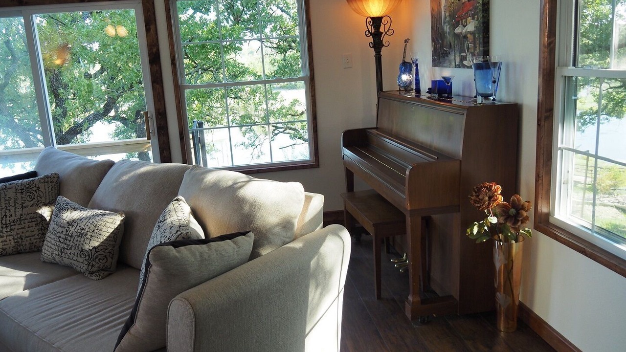 Photo of Livingroom in Eastland