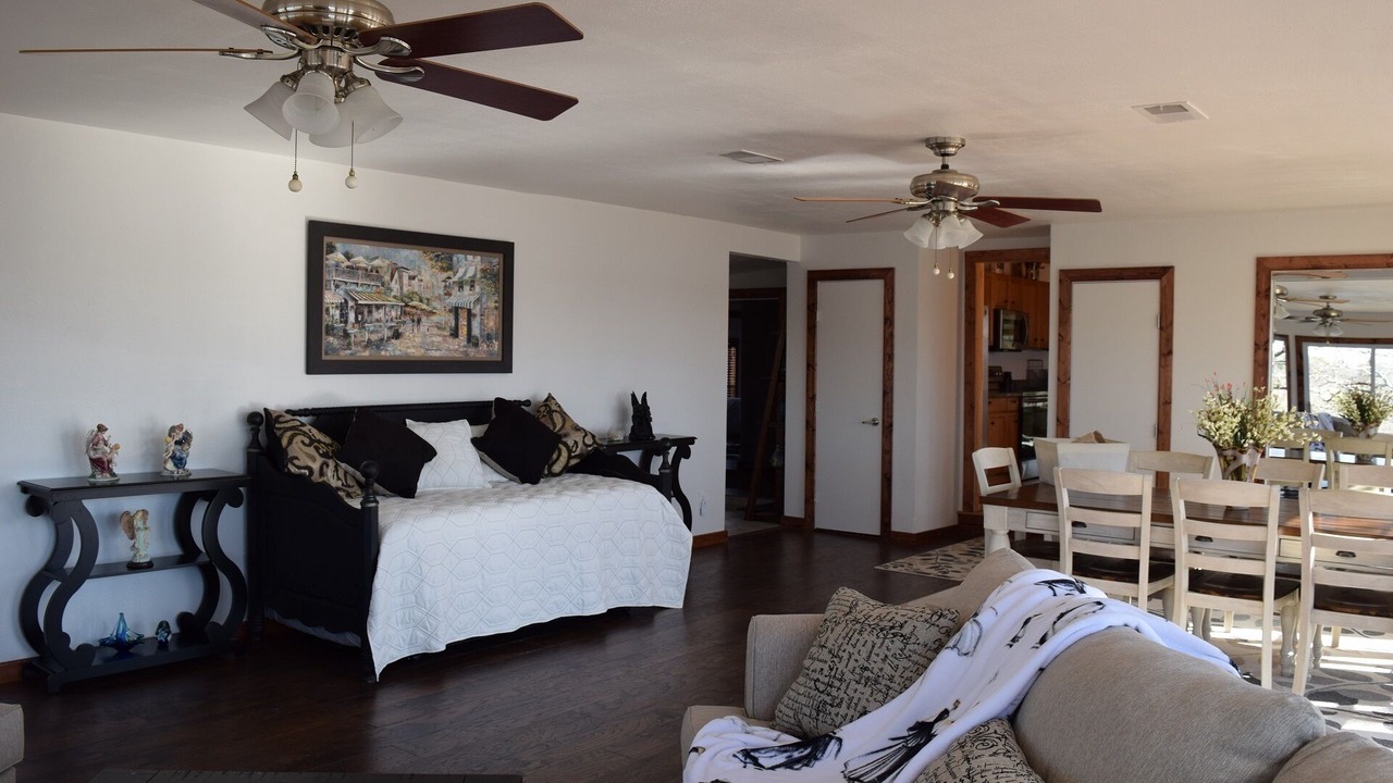 Photo of Livingroom in Eastland