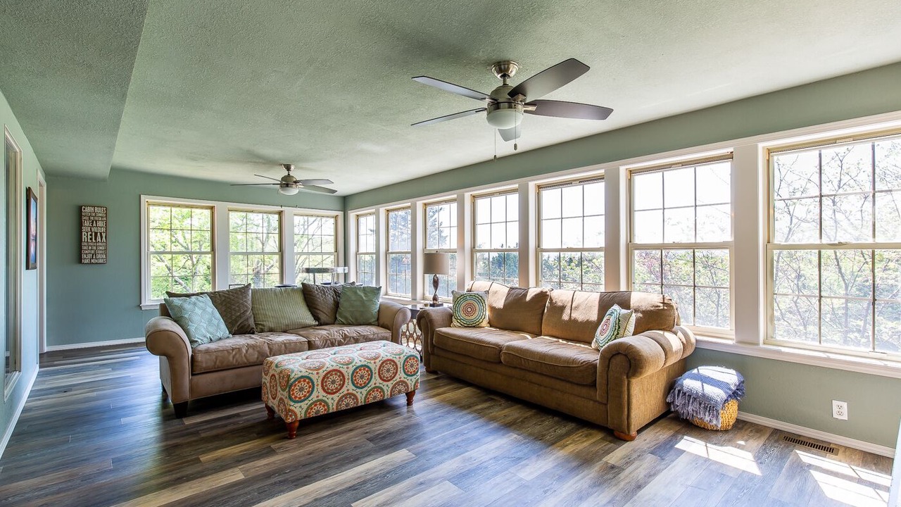 Photo of Livingroom in Pettit