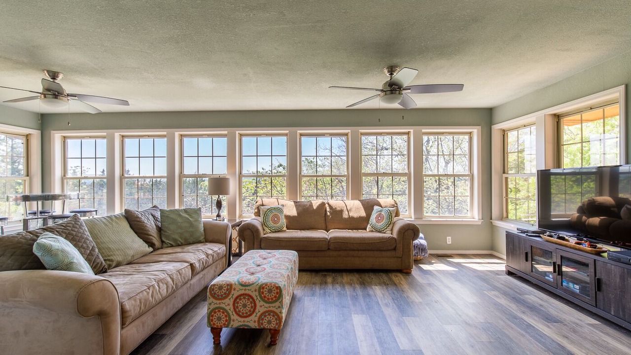 Photo of Livingroom in Pettit
