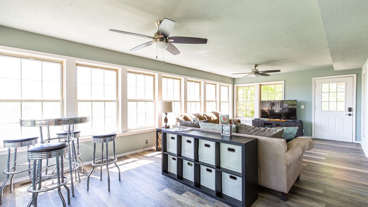Photo of Livingroom in Pettit