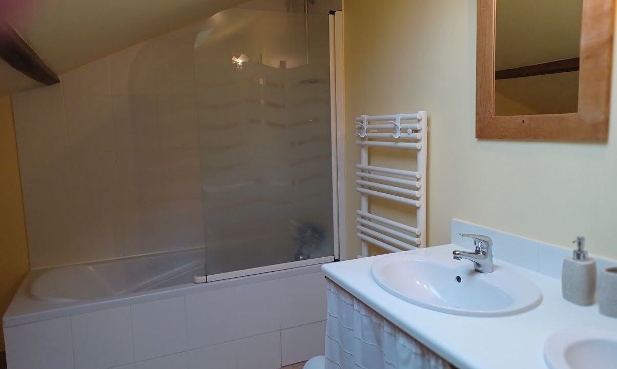 Photo of Bathroom in Sennevieres