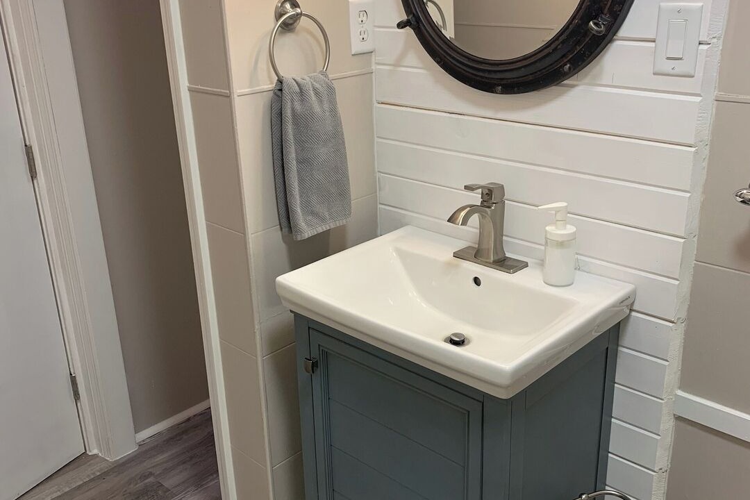 Photo of Bathroom in Lakeview