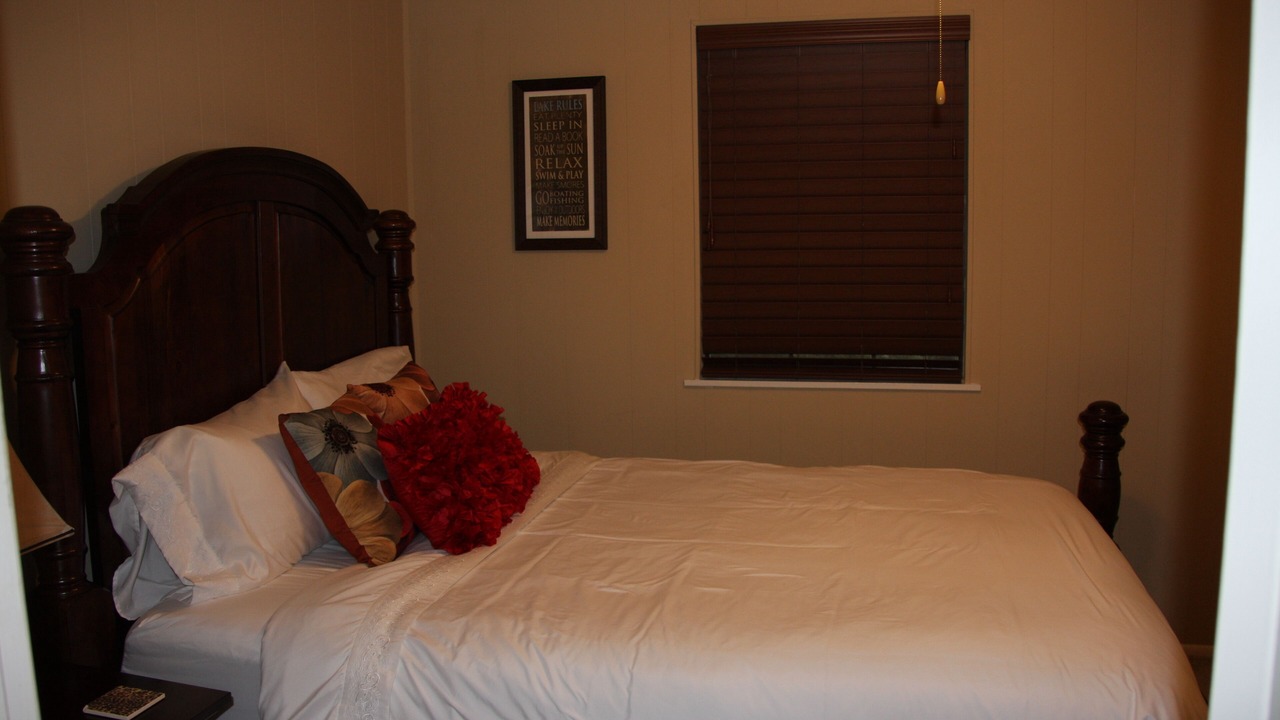 Photo of Bedroom in Canyon Lake