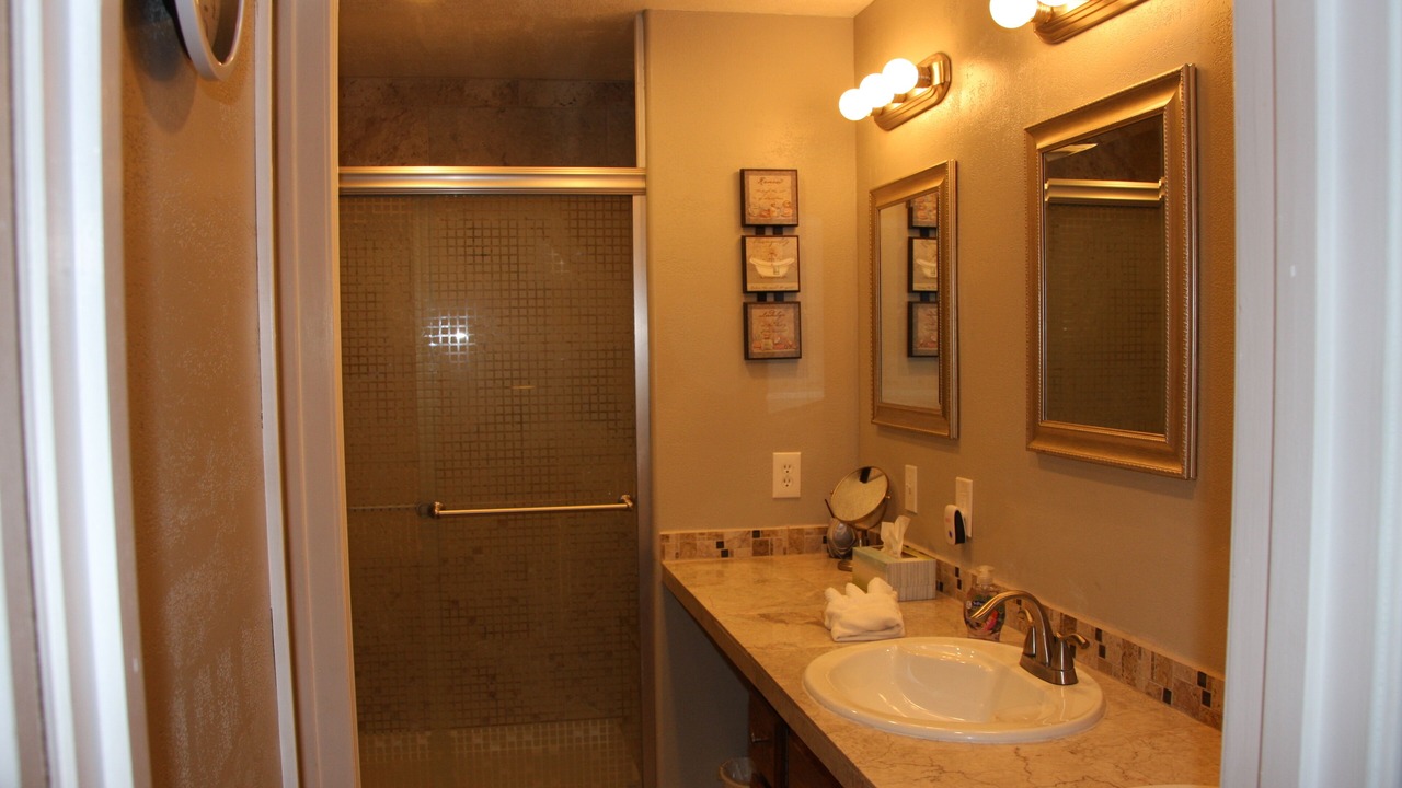 Photo of Bathroom in Canyon Lake