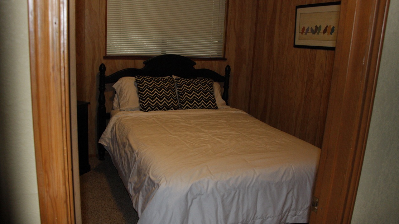 Photo of Bedroom in Canyon Lake