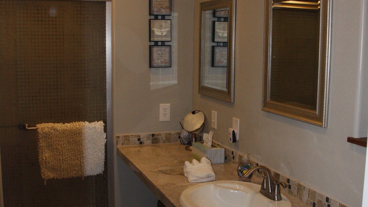 Photo of Bathroom in Canyon Lake