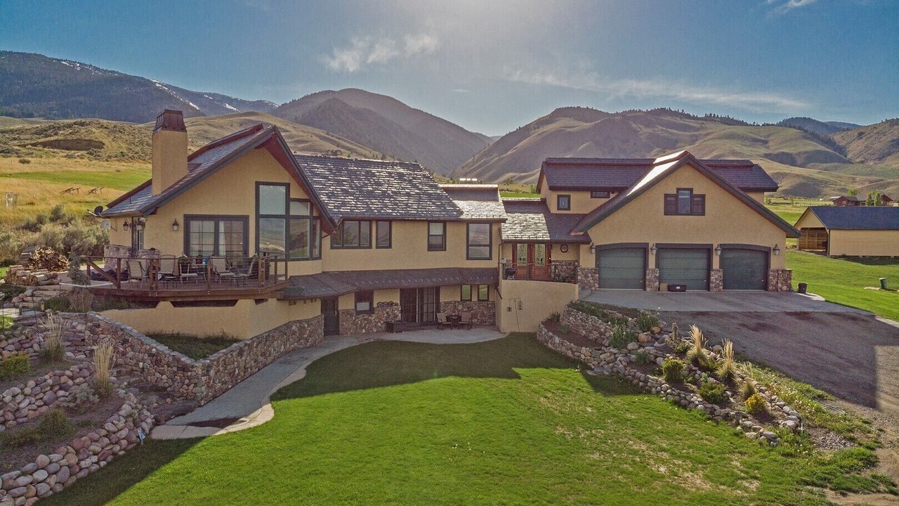 Photo of Outdoor in Salmon